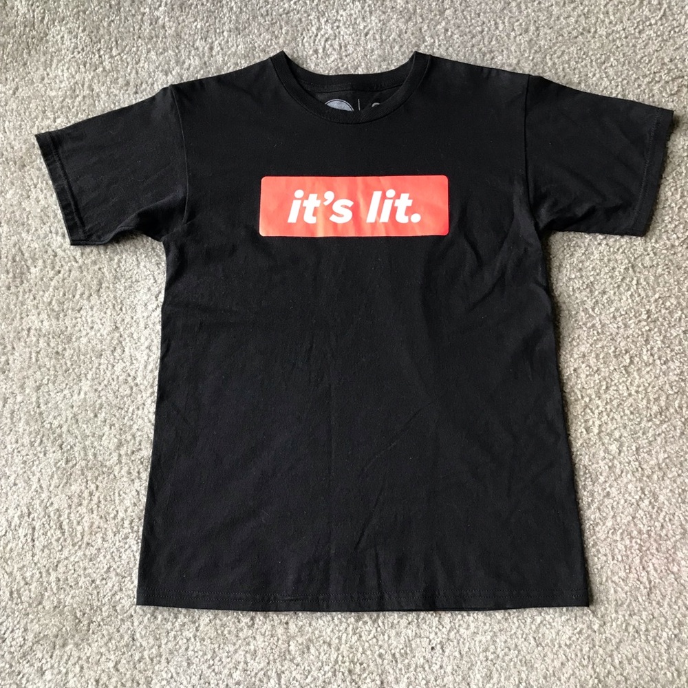 It’s lit T-shirt Sz small black short sleeve